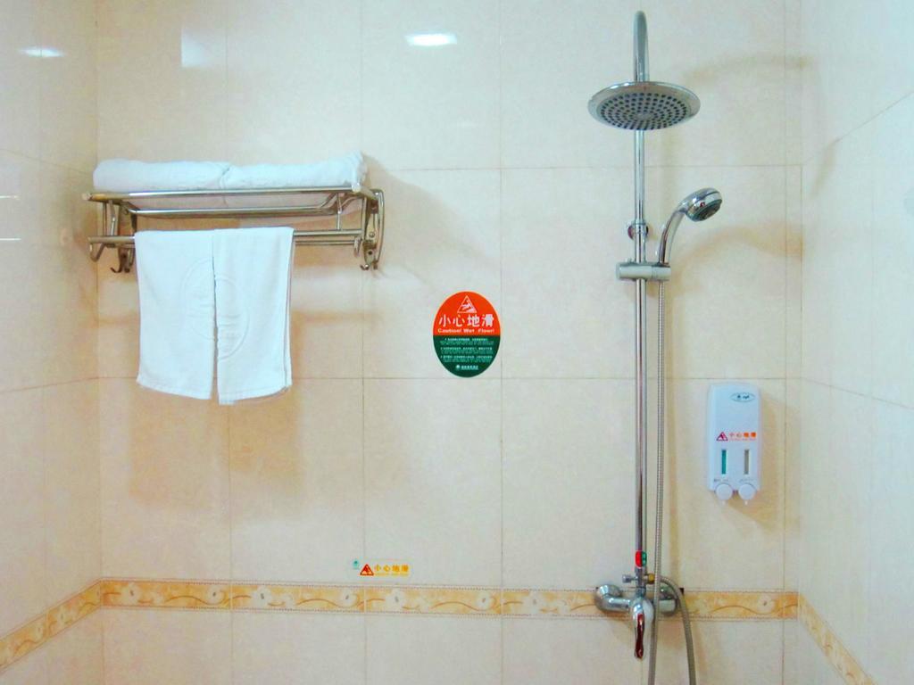 Greentree Inn Shanghai Dongming Road Subway Station Express Hotel Exterior photo