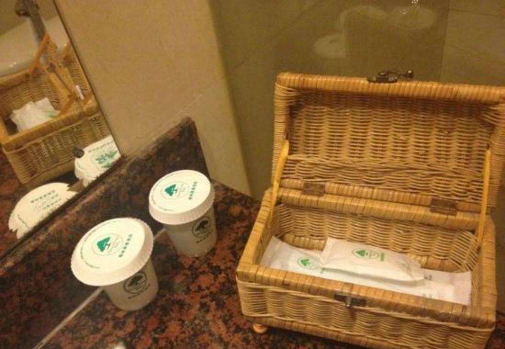 Greentree Inn Shanghai Dongming Road Subway Station Express Hotel Exterior photo