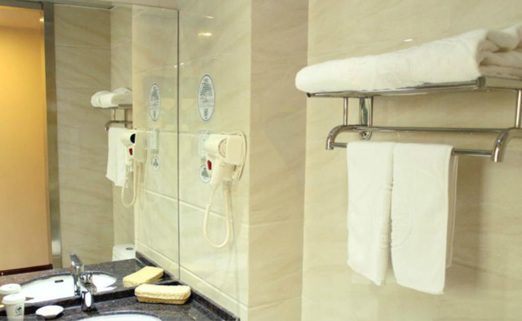 Greentree Inn Shanghai Dongming Road Subway Station Express Hotel Exterior photo