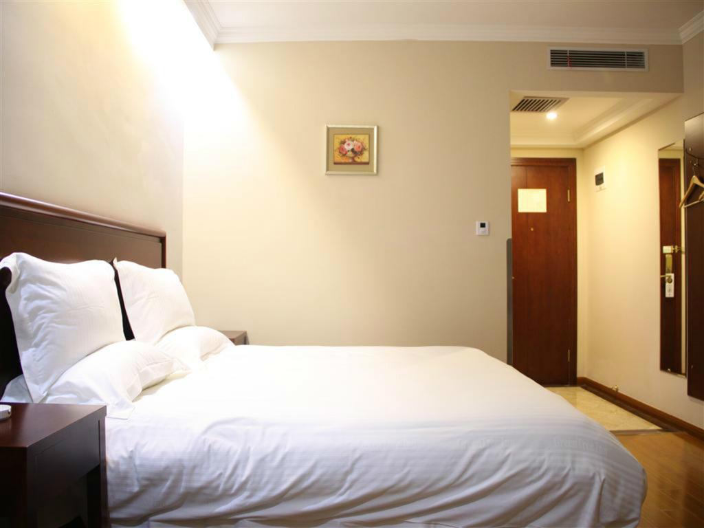 Greentree Inn Shanghai Dongming Road Subway Station Express Hotel Exterior photo