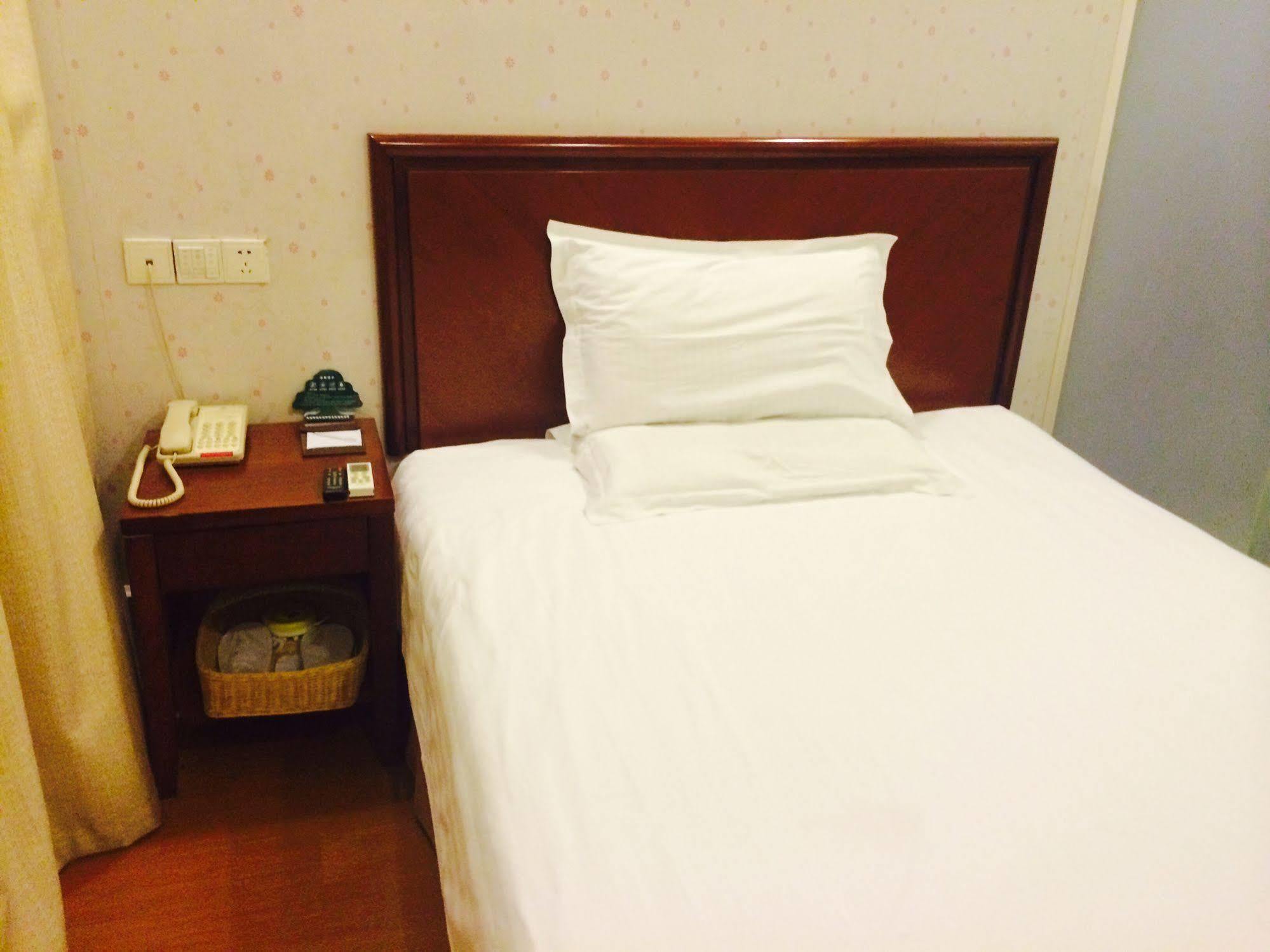 Greentree Inn Shanghai Dongming Road Subway Station Express Hotel Exterior photo