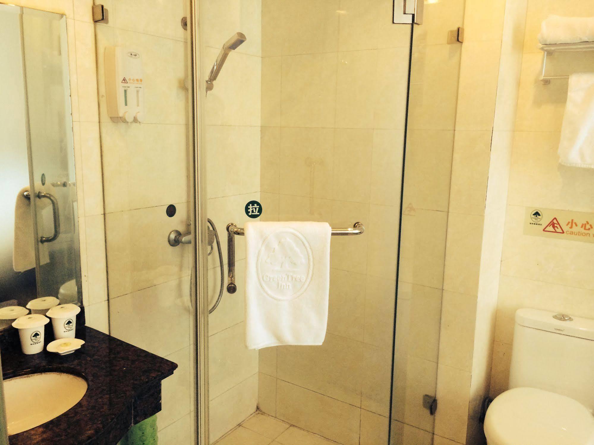 Greentree Inn Shanghai Dongming Road Subway Station Express Hotel Exterior photo