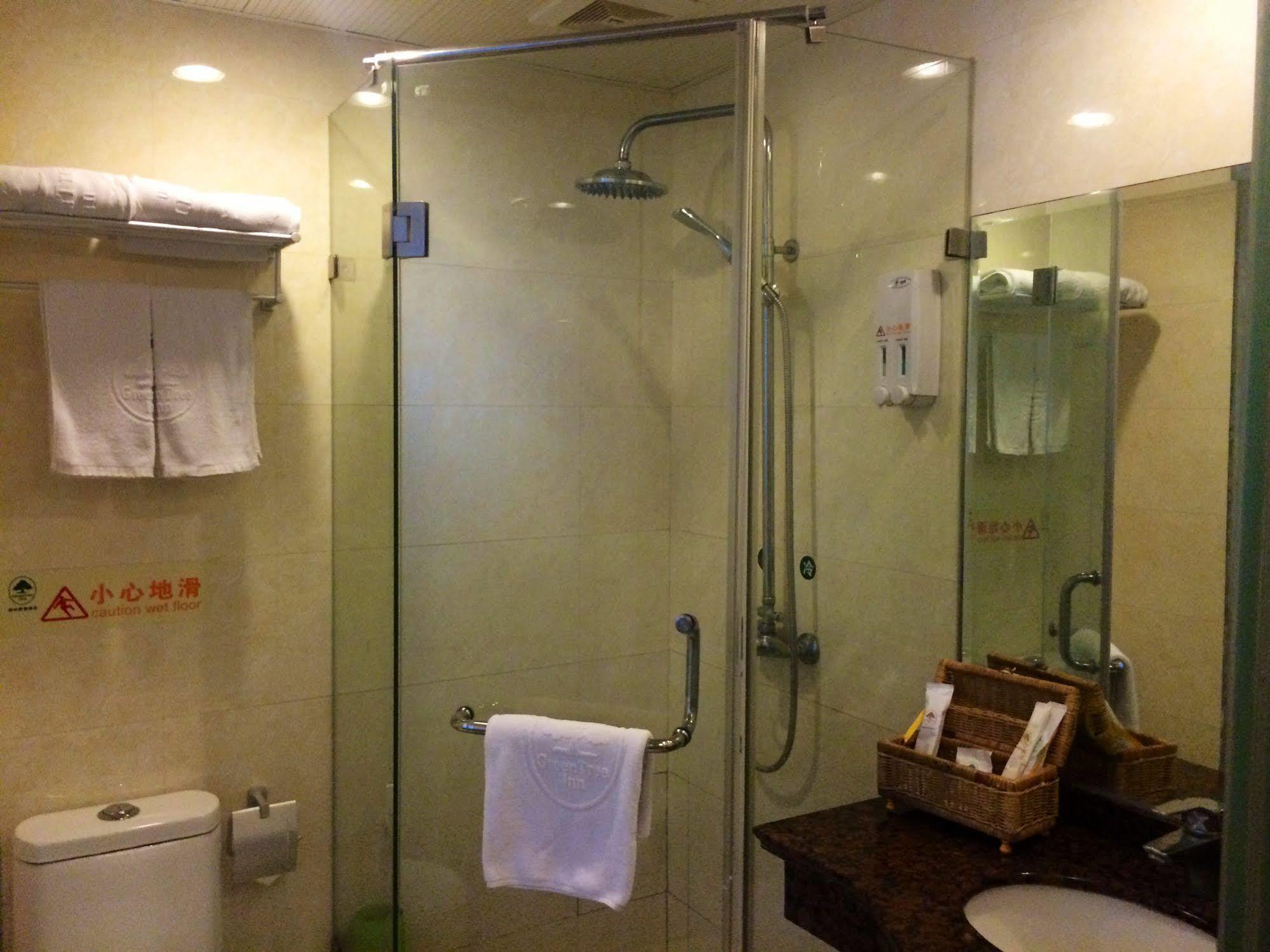 Greentree Inn Shanghai Dongming Road Subway Station Express Hotel Exterior photo